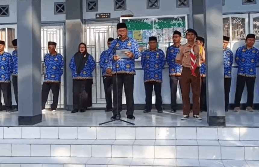 MAN 3 Kota Mataram Gelar Upacara HARKITNAS ke-117, Kepala Kemenag Kota Mataram Bertindak Sebagai Pembina