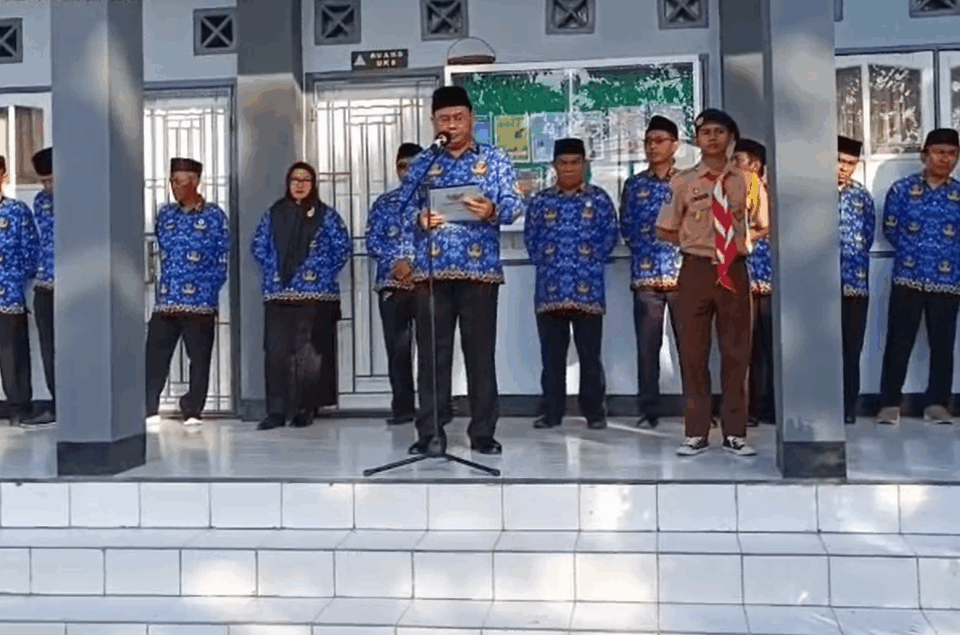 MAN 3 Kota Mataram Gelar Upacara HARKITNAS ke-117, Kepala Kemenag Kota Mataram Bertindak Sebagai Pembina