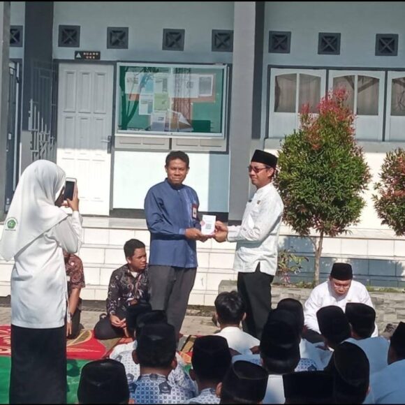 557590545_1098977482431837_5848190930618242974_n Peluncuran Program “Jum’at Berwakaf” Kemenag di MAN 3 Kota Mataram
